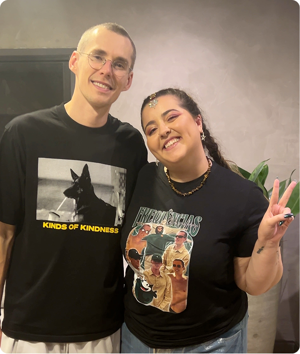 Fundadora do My Life Xou ao lado do DJ Lost Frequencies durante encontro do projeto